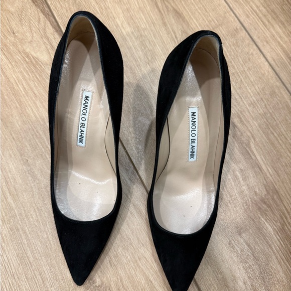 Manolo Blahnik Bb Black Suede Pointed Toe Pumps 90